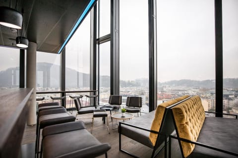 Bar/lounge