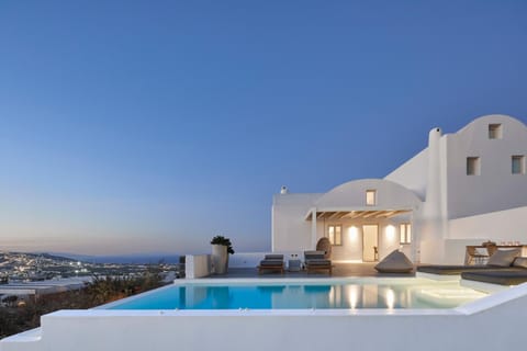 White & Co. Exclusive Island Villas Hotel in Santorini