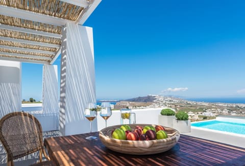 White & Co. Exclusive Island Villas Hotel in Santorini
