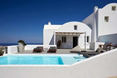 White & Co. Exclusive Island Villas Hotel in Santorini