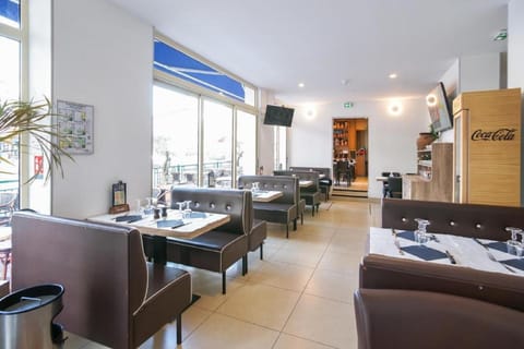 Le Theatre Hotel in Suresnes