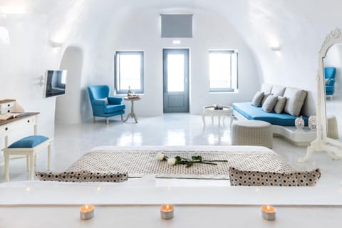 Maregio Suites Hotel in Oia