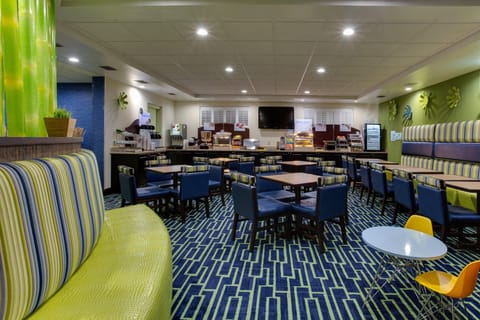 Holiday Inn Express & Suites Plant City By IHG Hotel in Plant City