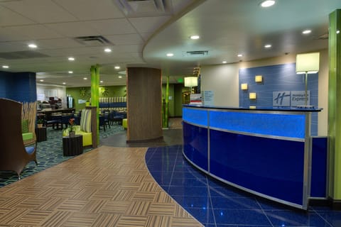 Holiday Inn Express & Suites Plant City By IHG Hotel in Plant City