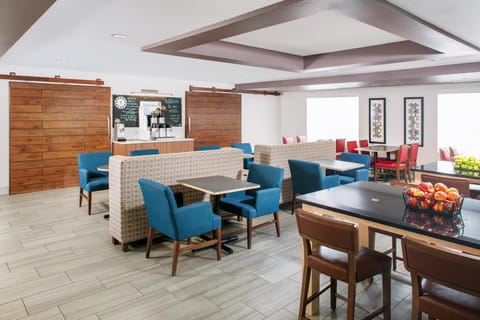 Holiday Inn Express & Suites Bellevue (Omaha Area) by IHG Hotel in Bellevue