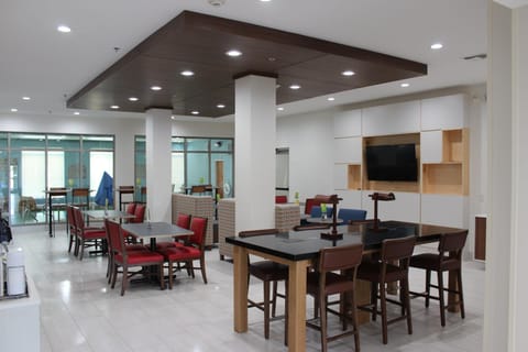 Holiday Inn Express Hotel & Suites Mansfield By IHG Hotel in Mansfield