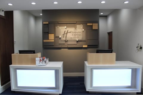 Holiday Inn Express Hotel & Suites Mansfield By IHG Hotel in Mansfield