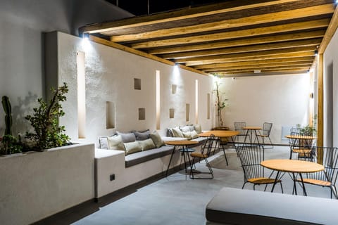 Lemon Suites Santorini Apartment hotel in Thera