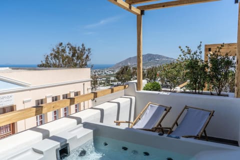 Lemon Suites Santorini Apartment hotel in Thera