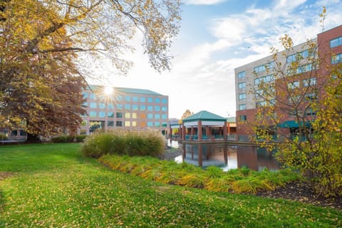 Elimwood Hotel, a Ramada by Wyndham Hotel in Earth City