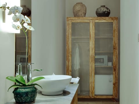 Room & Vespa Suite 4 Resort in Kuta