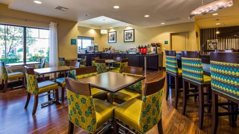 Best Western Plus University Inn Hotel in Hattiesburg
