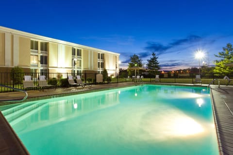 Swimming pool [outdoor]