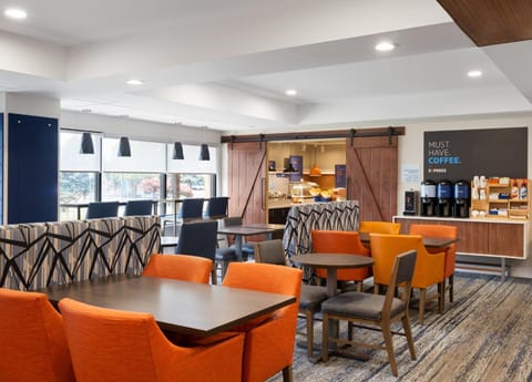 Holiday Inn Express Indianapolis Airport By IHG Hotel in Plainfield