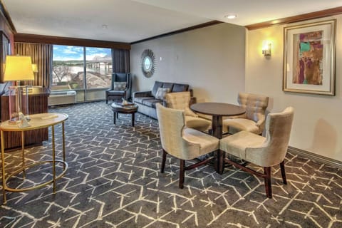 DoubleTree by Hilton Decatur Riverfront Hotel in Decatur