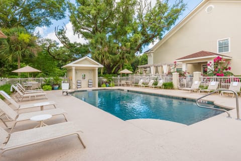 Swimming pool [outdoor]