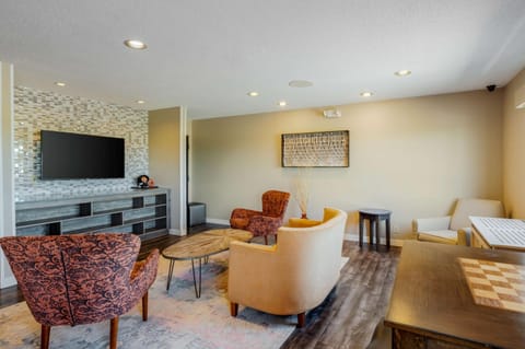 Shared lounge/TV area