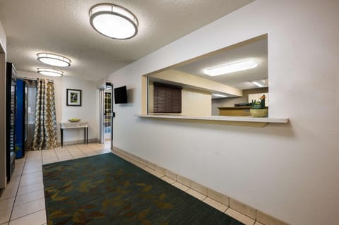Sonesta Simply Suites Chicago Waukegan Hotel in Gurnee
