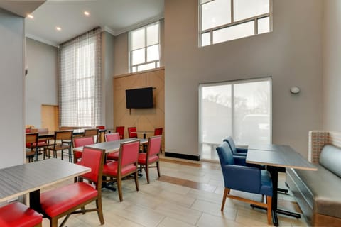 Holiday Inn Express Hotel & Suites Richmond By IHG Hotel in Richmond