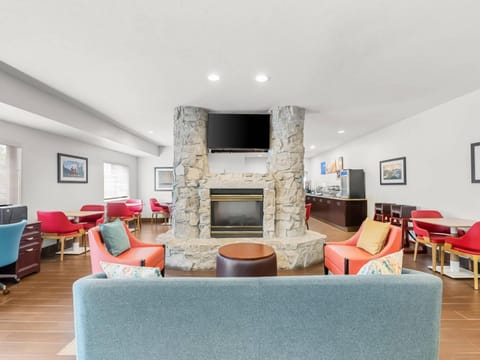 Comfort Inn & Suites Bellevue - Omaha Offutt AFB Hotel in Bellevue