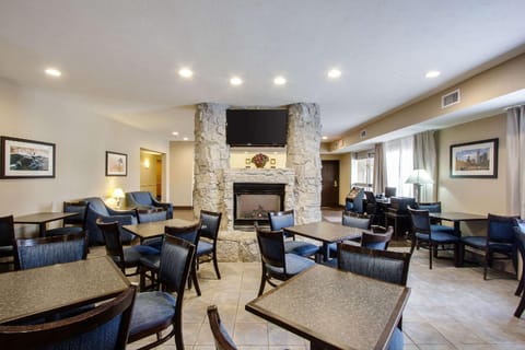 Comfort Inn & Suites Bellevue - Omaha Offutt AFB Hotel in Bellevue