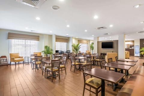 Sleep Inn & Suites Hannibal West Hotel in Hannibal