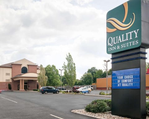 Quality Inn & Suites Niles Hotel in Niles Charter Township