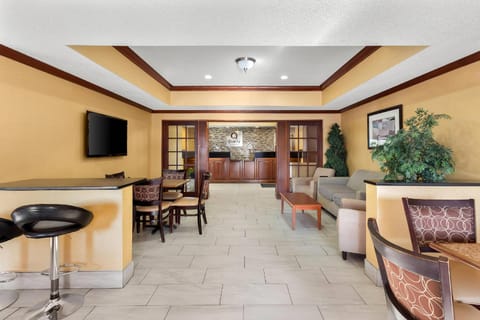 Quality Inn & Suites Niles Hotel in Niles Charter Township