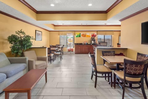 Quality Inn & Suites Niles Hotel in Niles Charter Township