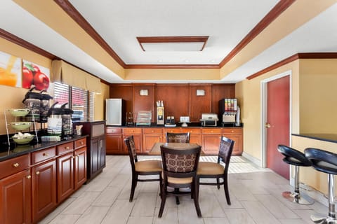 Quality Inn & Suites Niles Hotel in Niles Charter Township