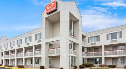 Econo Lodge Willowbrook Hotel in Willowbrook
