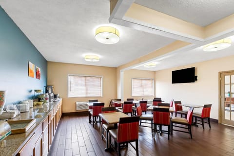 Quality Inn & Suites Springfield Southwest near I-72 Hotel in Springfield