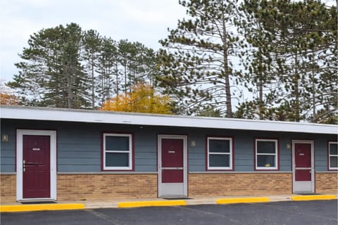 Economy Inn Cadillac MI by Hotel O Hotel in Cadillac