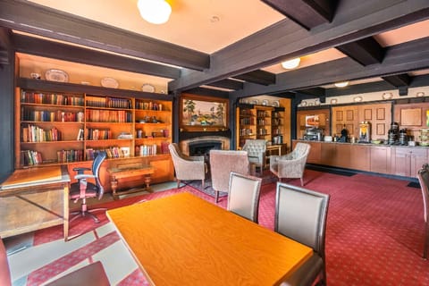 Quality Inn Waddling Dog Hotel in Southern Gulf Islands