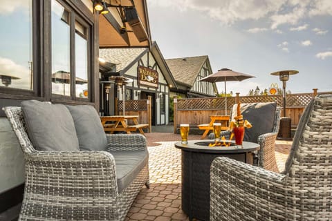 Quality Inn Waddling Dog Hotel in Southern Gulf Islands