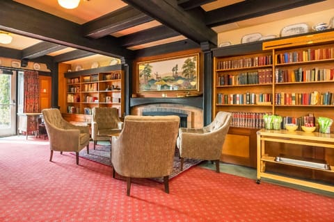 Quality Inn Waddling Dog Hotel in Southern Gulf Islands