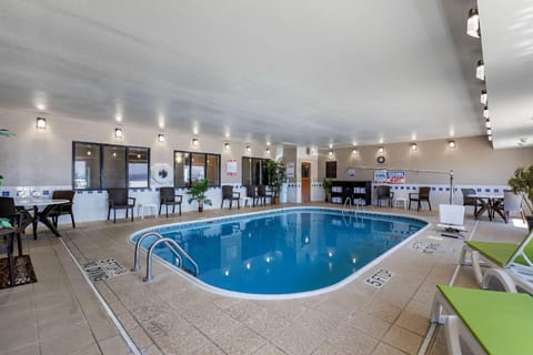 Comfort Inn & Suites Waterloo - Cedar Falls Hotel in Waterloo
