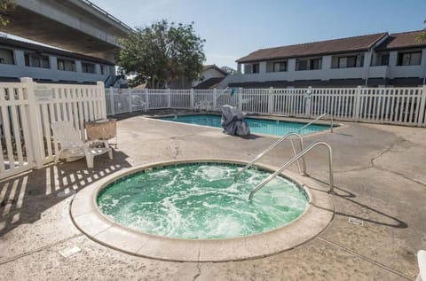 EZ 8 Motel Old Town Motel in Point Loma