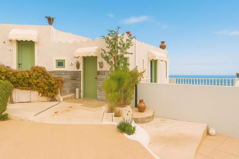 Korifi Suites Collection Hotel in Piskopiano