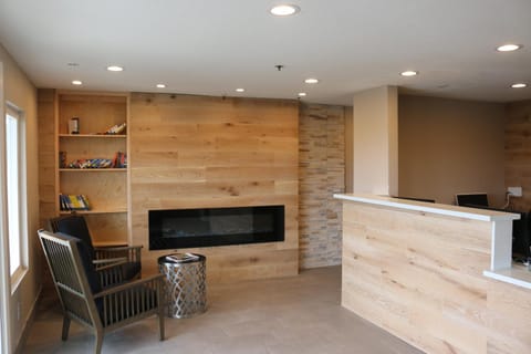 Country Inn & Suites by Radisson, Monterey Beachfront-Marina, CA Hotel in Marina