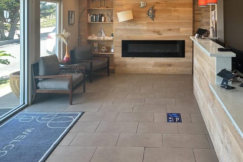 Country Inn & Suites by Radisson, Monterey Beachfront-Marina, CA Hotel in Marina