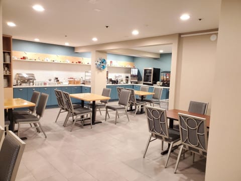 Country Inn & Suites by Radisson, Monterey Beachfront-Marina, CA Hotel in Marina