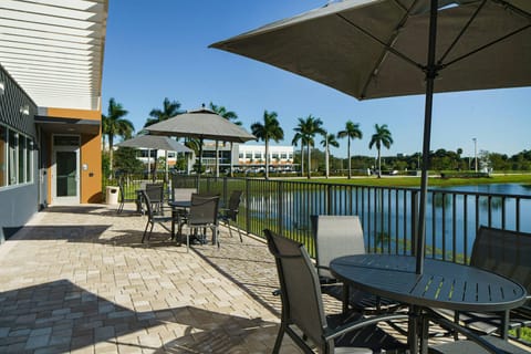 Fairfield by Marriott Inn & Suites Deerfield Beach Boca Raton Hotel in Deerfield Beach