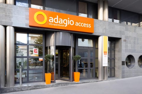 Adagio Access Defense Vinci Aparthotel Hotel in Courbevoie