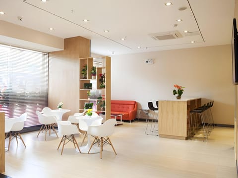 IU Hotel Tianjin Xiqing Meijiang Convention Center Dasi Branch Hotel in Tianjin