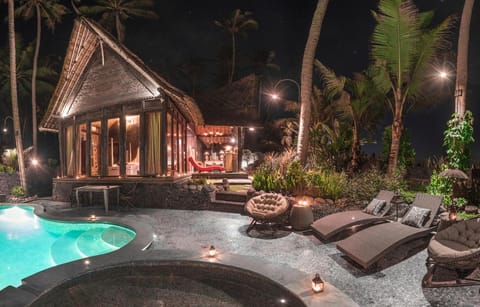 Absolute Beachfront Romantic Villa Laut Resort in Kerambitan