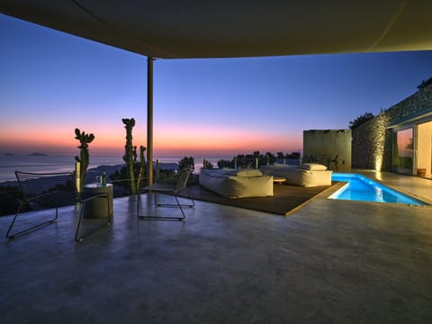 Santorini Heights Resort in Santorini