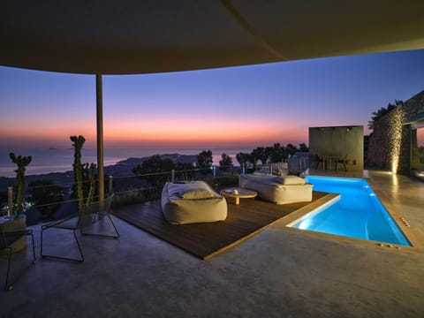 Santorini Heights Resort in Santorini