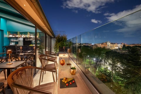 Bar/lounge