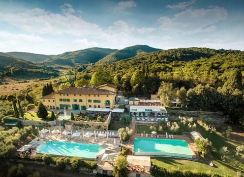 Swimming pool [outdoor]